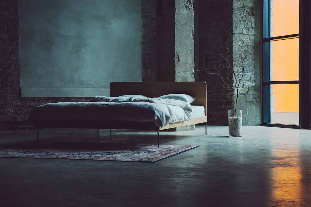 Schlichtes Schlafzimmer – Ruhe nach einer Panikattacke